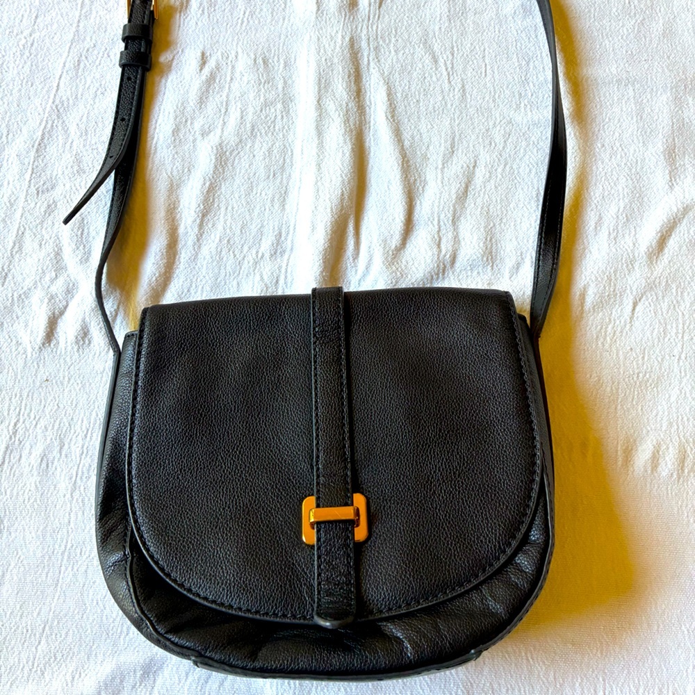 Fossil Black Pebbled Leather Saddle Crossbody Bag Gold Buckle Flap Closure